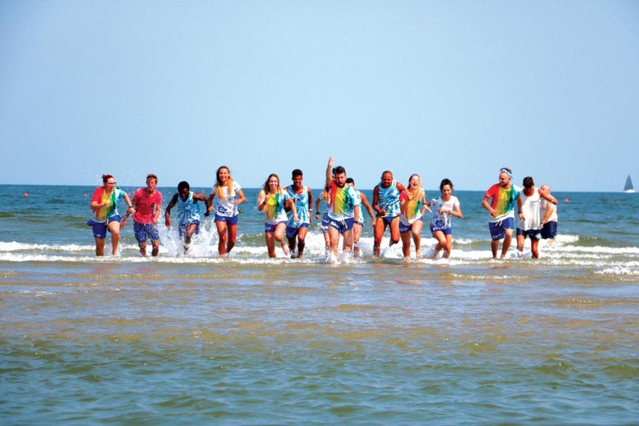 Buona Mobile Homes On Camping Mare E Pineta Lido di Spina Bagian luar foto