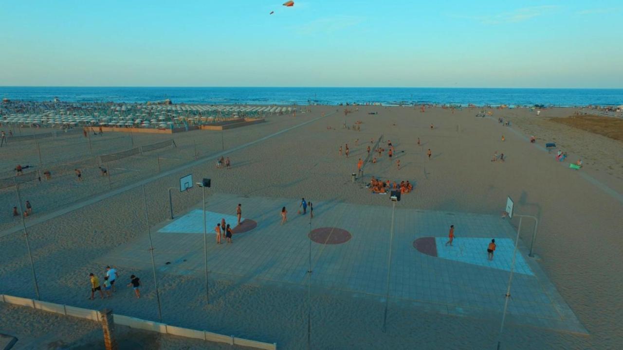 Buona Mobile Homes On Camping Mare E Pineta Lido di Spina Bagian luar foto