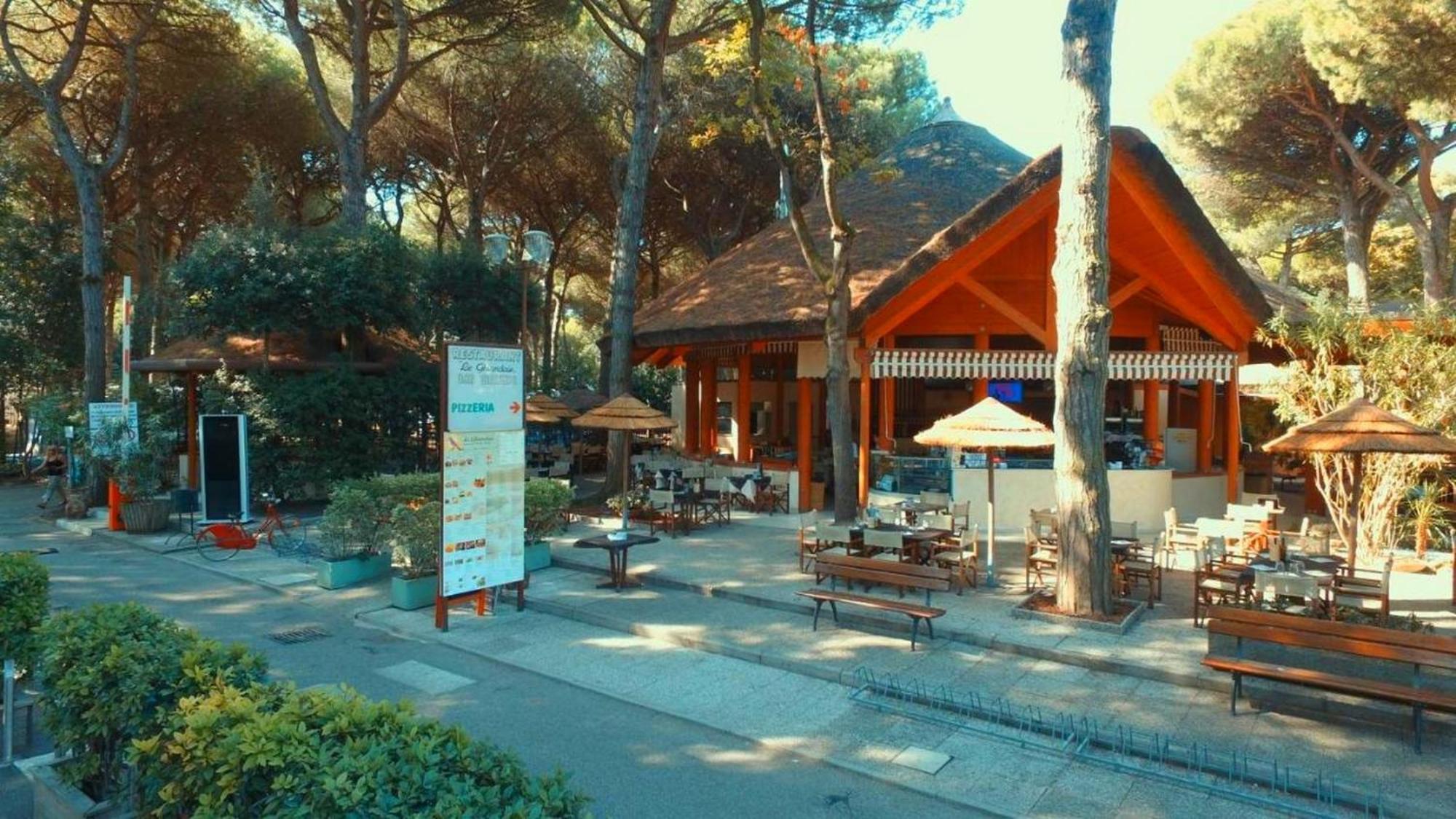Buona Mobile Homes On Camping Mare E Pineta Lido di Spina Bagian luar foto